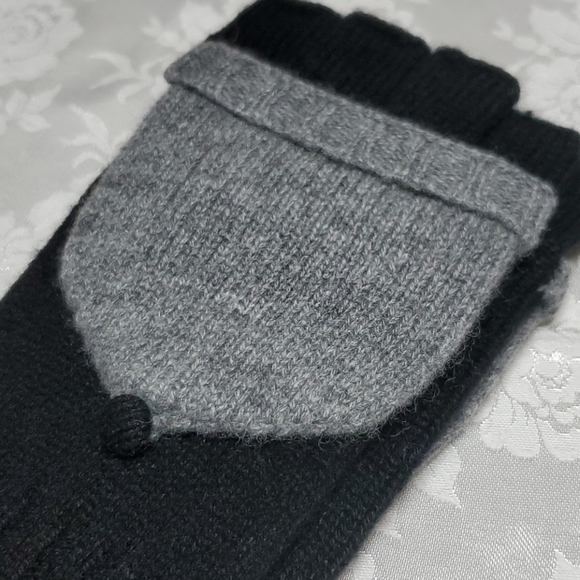 Quinn Cashmere Colorblock Pop Top Gloves - Picture 5 of 5